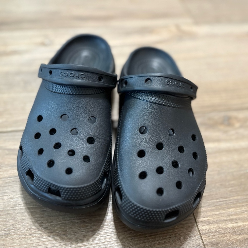 Black Crocs Women’s